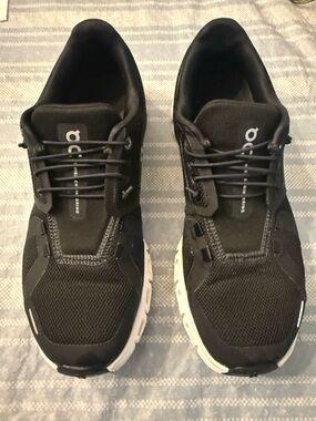 Used On Woman’s  Cloud 5 Sneakers, Black/White, 7.5.